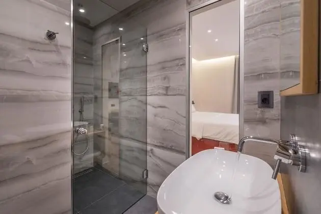 Tek Büyük Yataklı Oda, Balkon