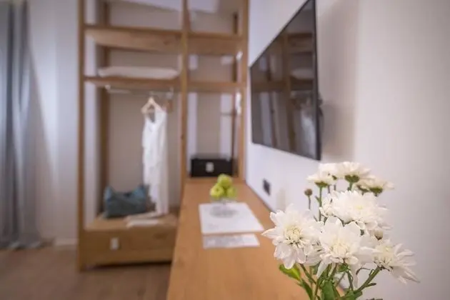 Tek Büyük Yataklı Oda, Balkon, Kısmi Deniz Manzaralı