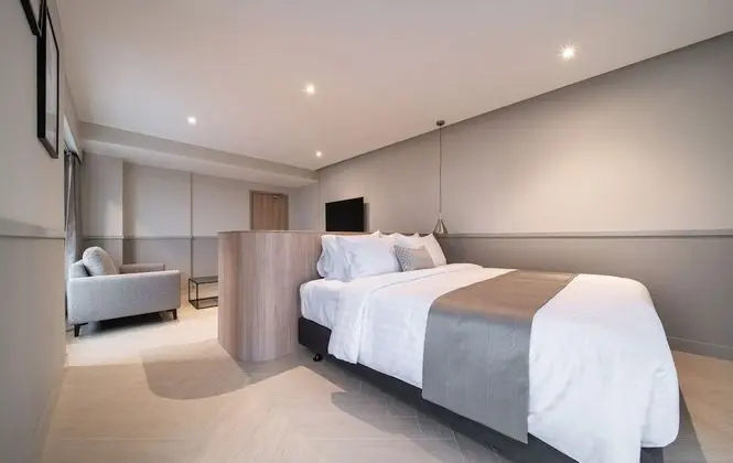Deluxe Corner Room