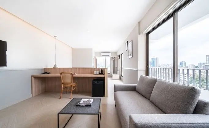 Deluxe Corner Room