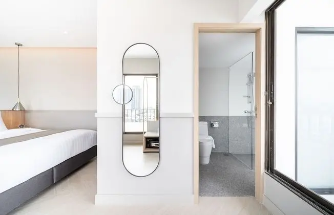 Deluxe Corner Room