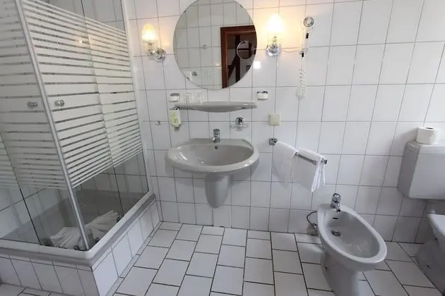 Tek Büyük veya İki Ayrı Yataklı Oda, Balkon