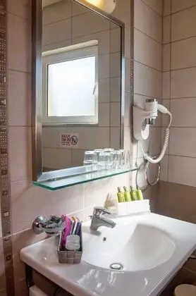 Tek Büyük veya İki Ayrı Yataklı Oda, Dağ Manzaralı