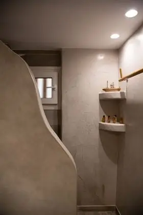 Standard Tek Büyük veya İki Ayrı Yataklı Oda (Semi Basement)