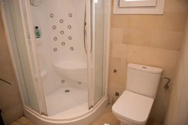 Tek Büyük Yataklı Oda, Ortak Banyo