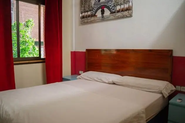 Tek Büyük Yataklı Oda, Ortak Banyo