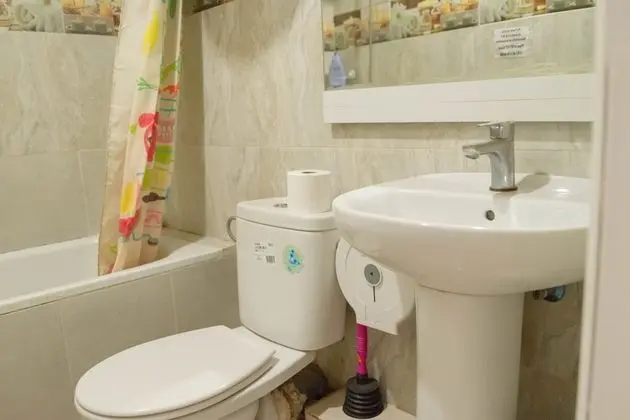 Üç Kişilik Oda, Ortak Banyo