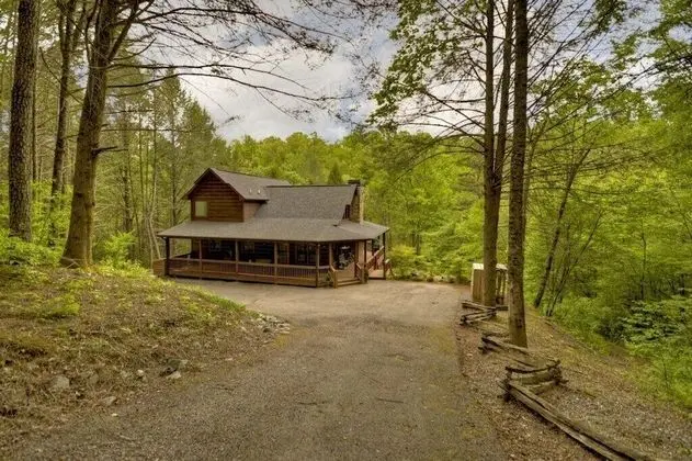 Kulübe (Go Fish- Fightingtown Creek Frontage)