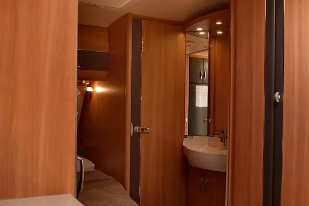 Standard Karavan, 1 Yatak Odası, Göl Manzaralı