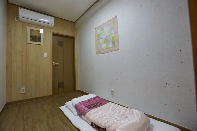 Korean Style Double Room with Private Shower Booth and Toilet (Free Korean Style Breakfast)