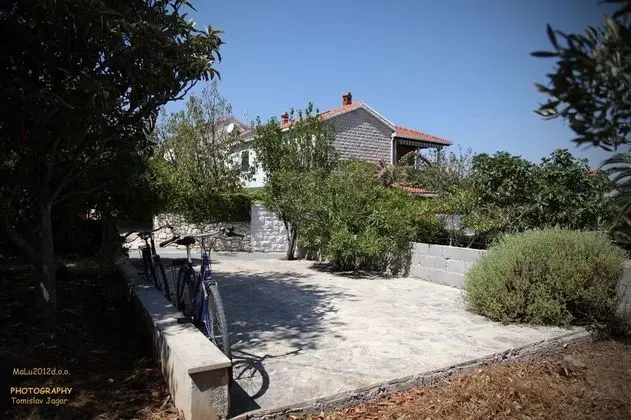 Ev (Goa - 150 m from sea - H(4+2))