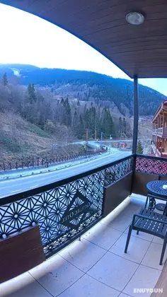 Nehir Manzaralı Standard Family Room