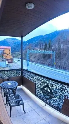 Nehir Manzaralı Standard Family Room