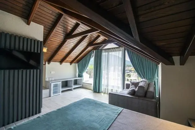 Çatı Katı Oda, Bahçe Manzaralı, Balkonlu