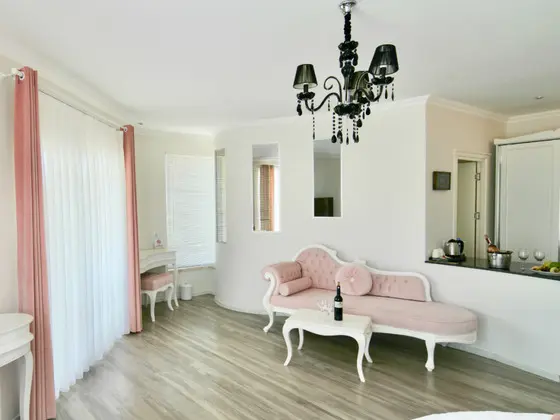 Honeymoon Suite, Havuz Manzaralı
