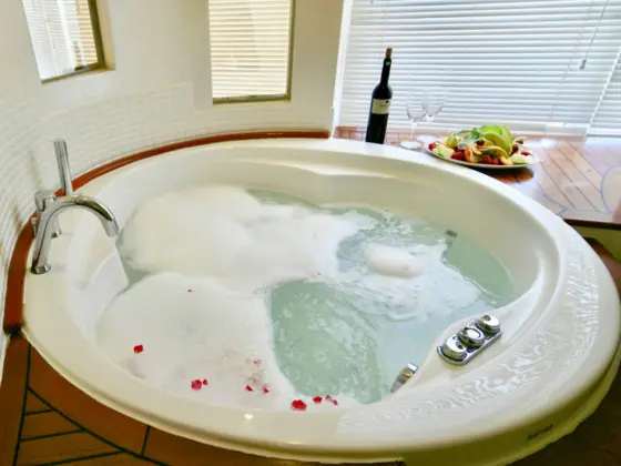 Honeymoon Suite, Havuz Manzaralı