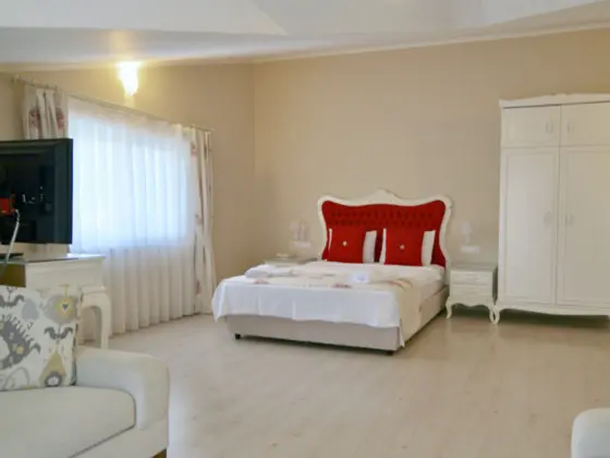 Twin, Kara veya Havuz Manzaralı, Balkonlu