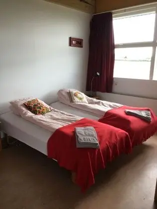 Üç Kişilik Oda, Ortak Banyo