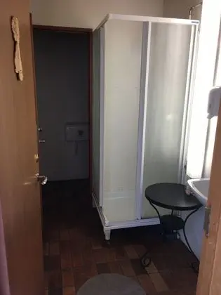 Üç Kişilik Oda, Ortak Banyo