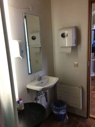 Üç Kişilik Oda, Ortak Banyo