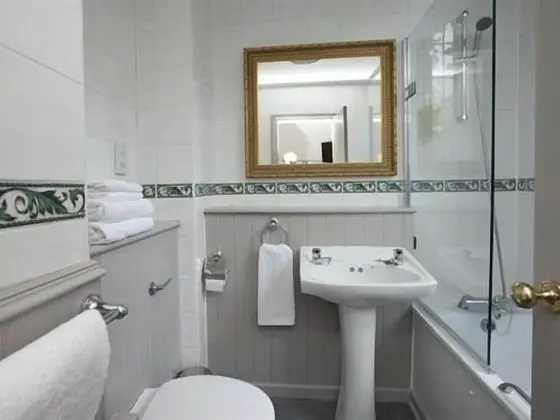 Tek Büyük Yataklı Oda, Banyolu/Duşlu