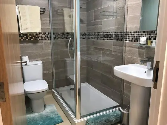 Üç Kişilik Oda, Sigara İçilmez, Bahçe Manzaralı
