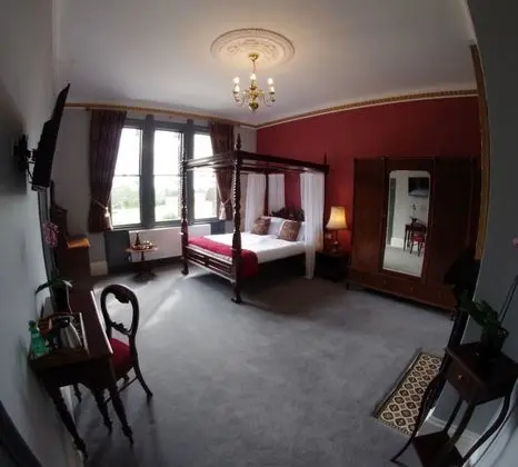 Deluxe Oda (Four Poster Bed)