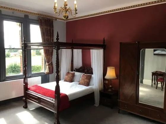 Deluxe Oda (Four Poster Bed)