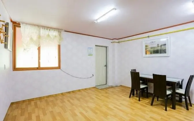 Oda (Half moon room)