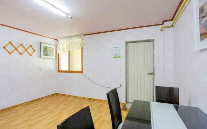 Oda (Half moon room)