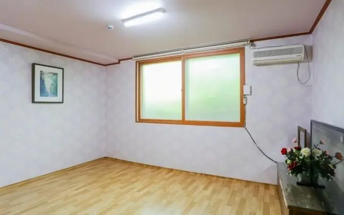 Oda (Half moon room)