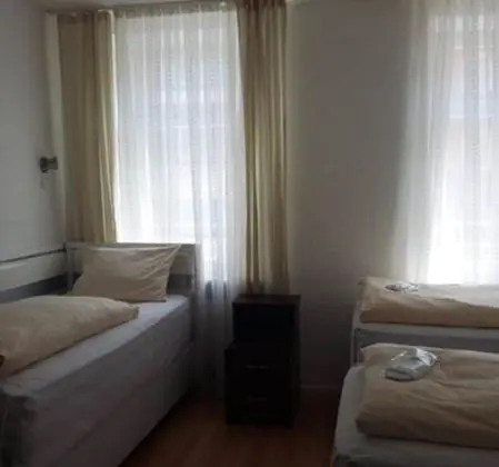 Üç Kişilik Oda