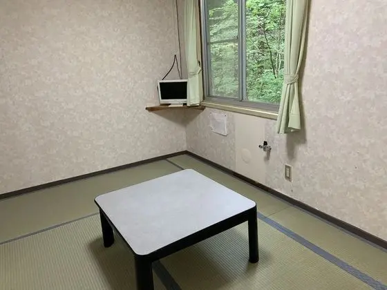 Basic Oda, Japon Şiltesi, Sigara İçilmez