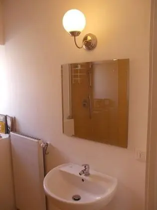 Büyük Yataklı Tek Kişilik Oda