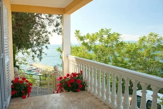 Apart Daire (Gojko - 50 m from the beach - A1(9))