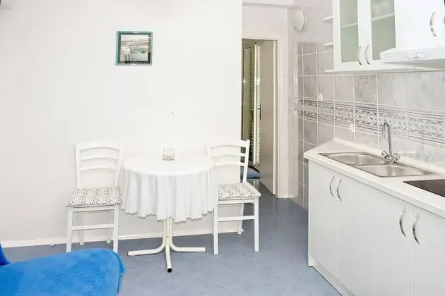 Apart Daire (Gojko - 50 m from the beach - A4(2))