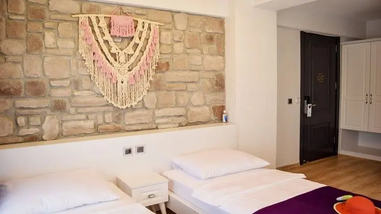 Arka Bahçe Manzaralı Standart Oda
