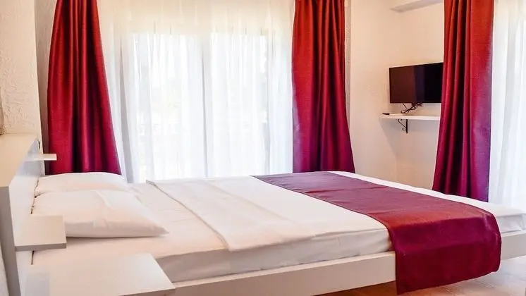 Standard Oda, 1 Büyük (Queen) Boy Yatak, Avlu Manzaralı