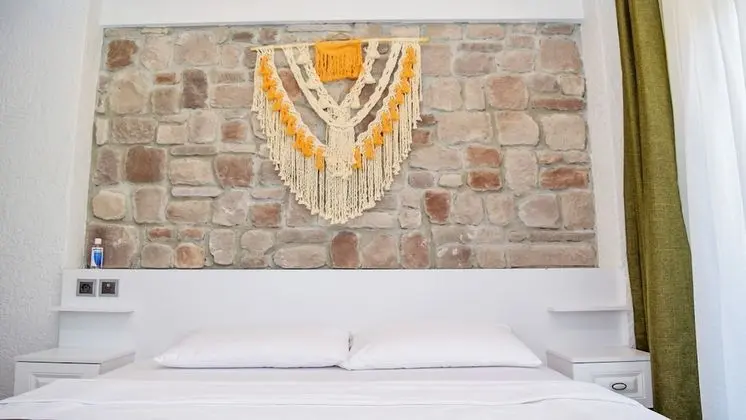 Standard Oda, 1 Büyük (Queen) Boy Yatak, Sigara İçilmez, Bahçe Manzaralı