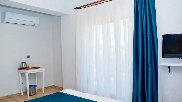 Standard Oda, 1 Büyük (Queen) Boy Yatak, Sigara İçilmez, Bahçe Manzaralı