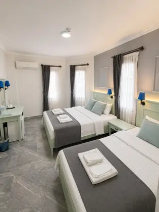 Triple, Bahçe Manzaralı