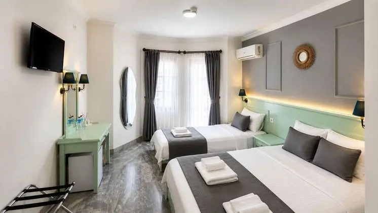 Triple, Bahçe Manzaralı