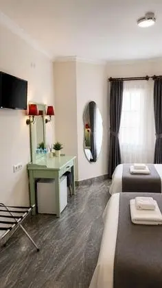 Triple, Bahçe Manzaralı