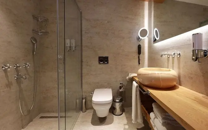 Deluxe Üç Kişilik Oda