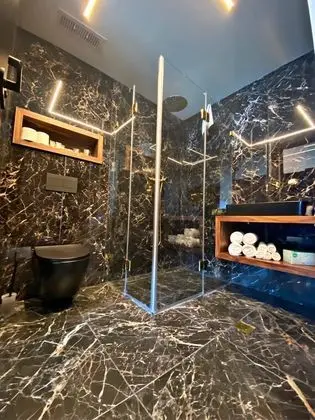 Deluxe Tek Büyük Yataklı Oda, Balkon, Göl Manzaralı