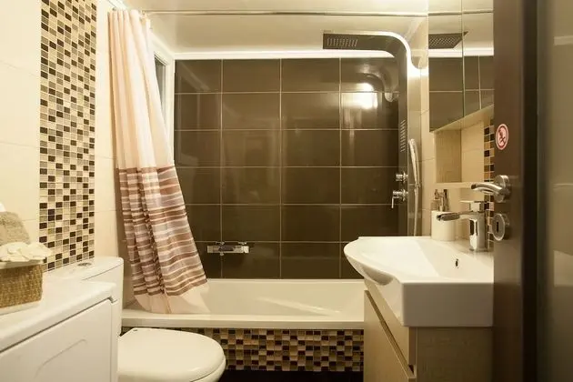 Tek Büyük Yataklı Oda, Ortak Banyo