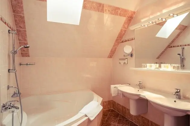 Deluxe Tek Büyük veya İki Ayrı Yataklı Oda, 1 Yatak Odası, Sauna, Nehir Manzaralı