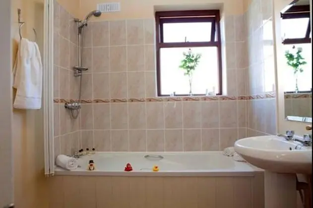 Üç Kişilik Oda