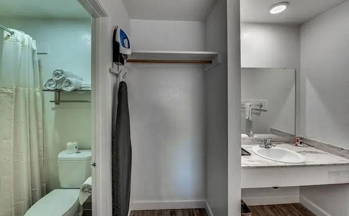 Standard Büyük Yataklı Tek Kişilik Oda, 2 Büyük (Queen) Boy Yatak, Buzdolabı ve Mikrodalga