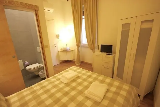 Tek Büyük Yataklı Oda (Private External Bathroom)